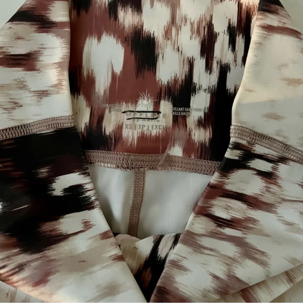 AERIE OFFLINE CROSSOVER 7/8 LEGGINGS - Picture 3 of 10